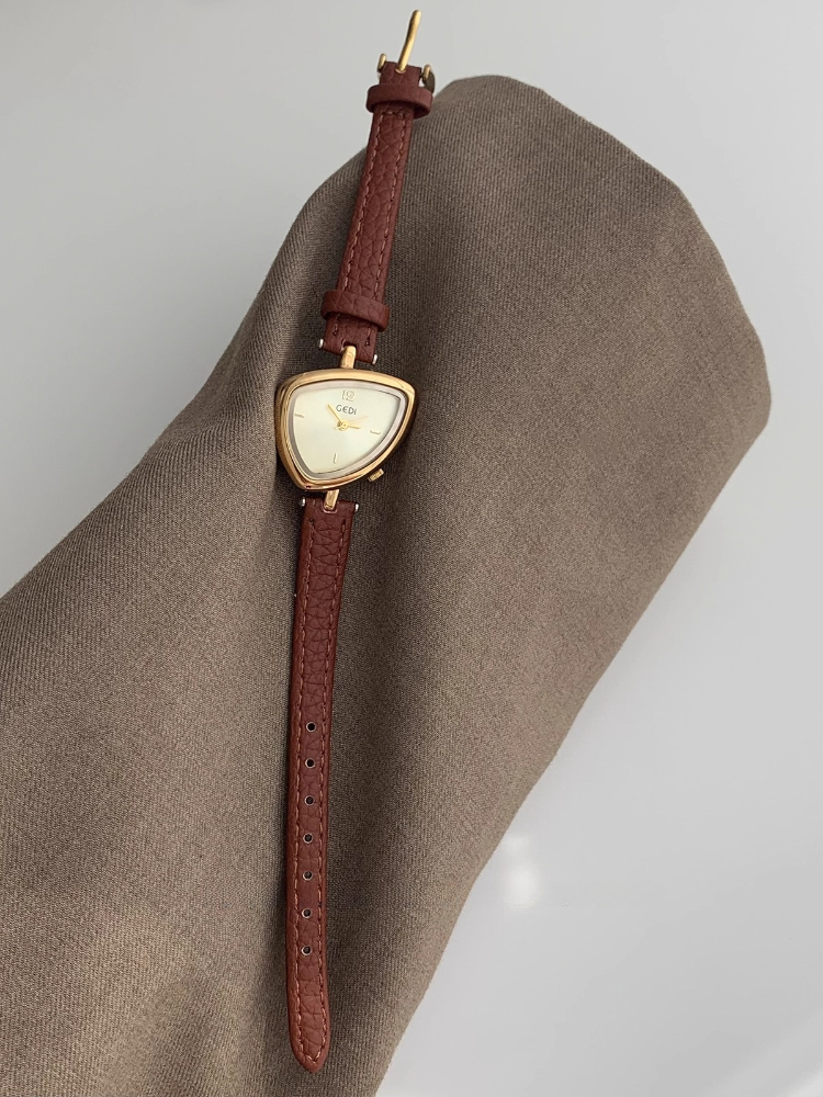 Frauen Quarzuhr Einfache Gold  – Watch Triangle Luxury Bewertung und Preis