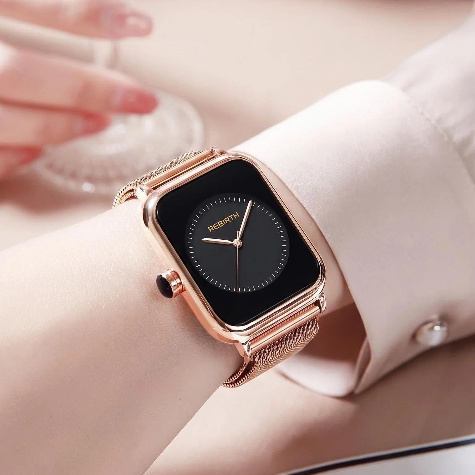 Luxuriöse Quadratische Damenuh – Luxury Watch Gold And Black Bewertung und Preis