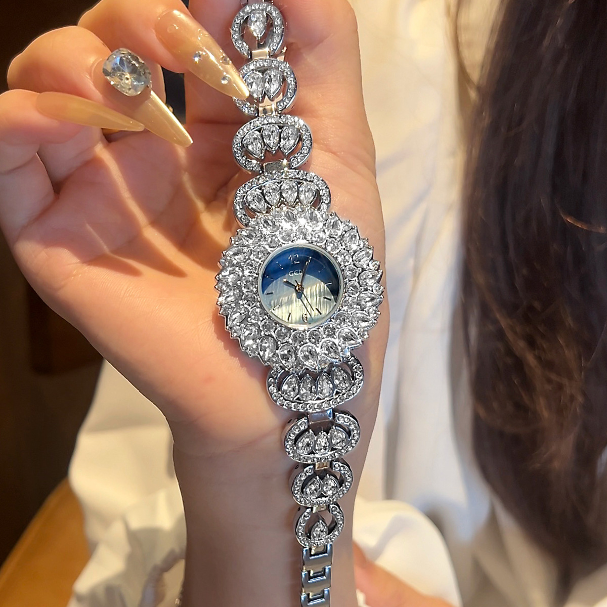 UTHAI CQ443 Modische Luxus-Arm – Luxury Watch Moon Phase Bewertung und Preis