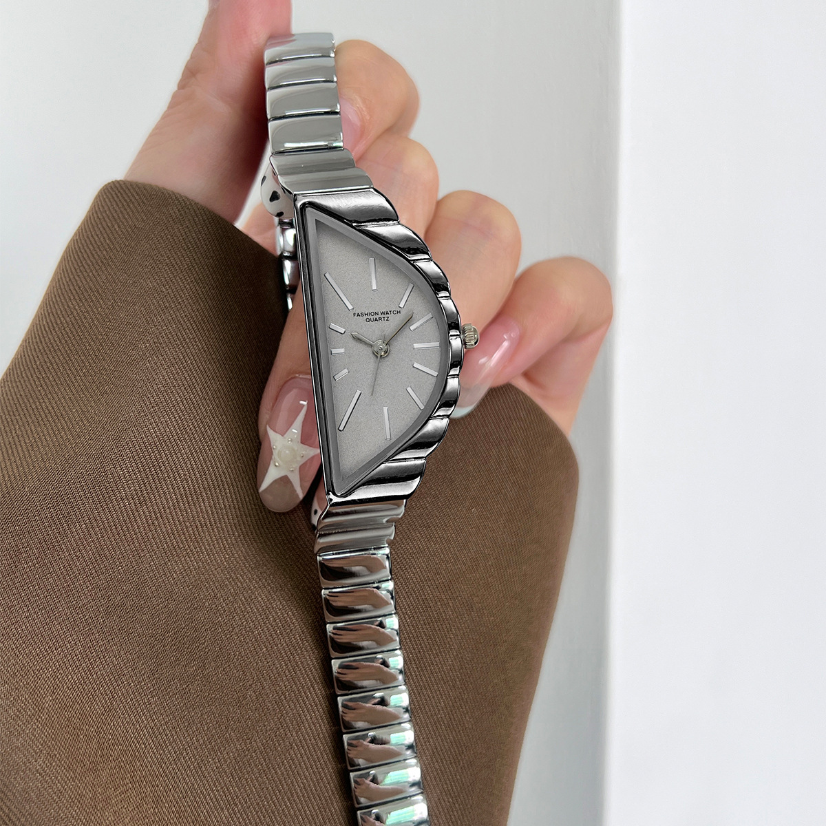 Damenuhr, modisch, kreativ, dr – Watch Triangle Luxury Bewertung und Preis