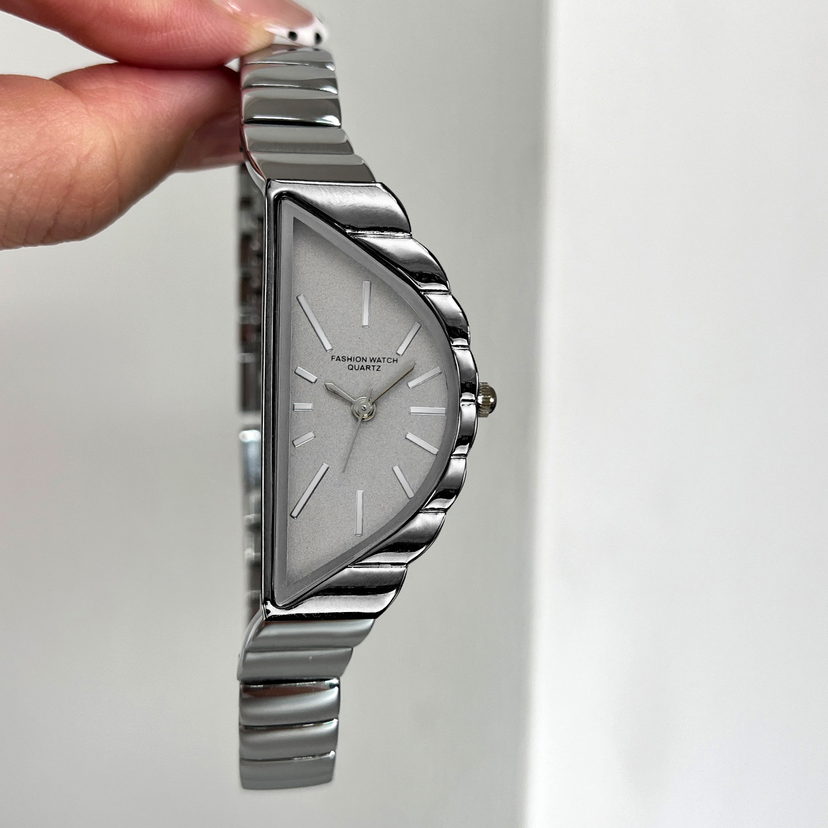 Damenuhr, modisch, kreativ, dr – Watch Triangle Luxury Bewertung und Preis